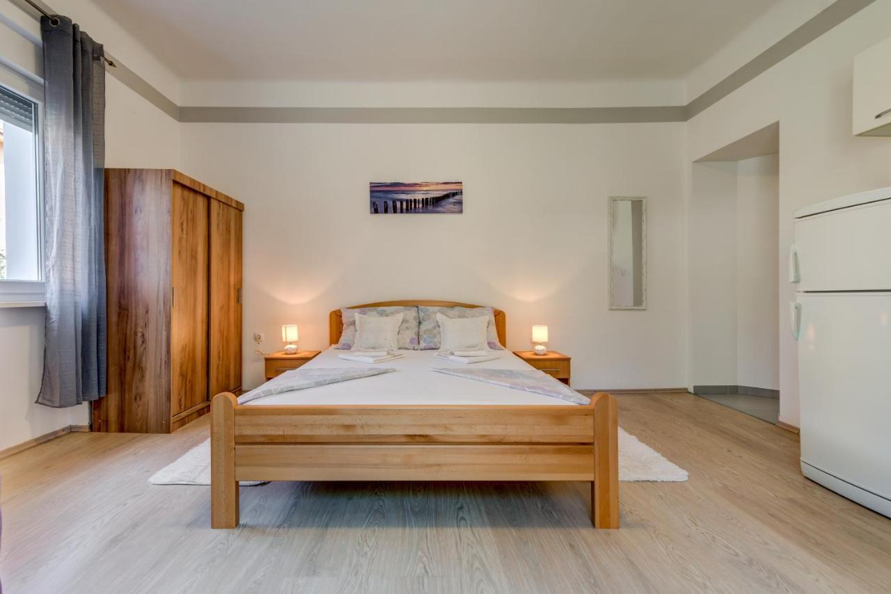 Petite Apartment สปลิท ภายนอก รูปภาพ
