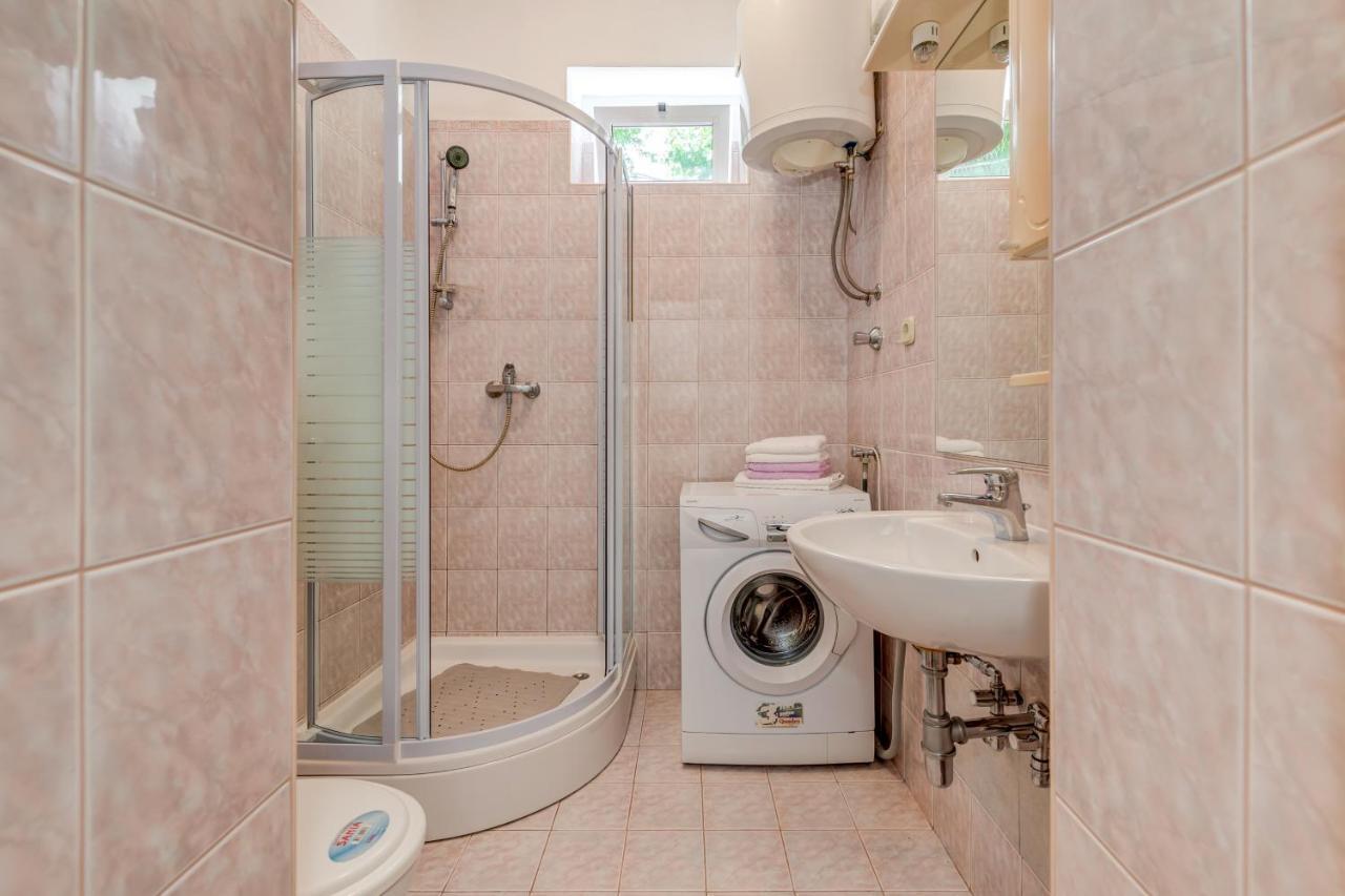 Petite Apartment สปลิท ภายนอก รูปภาพ