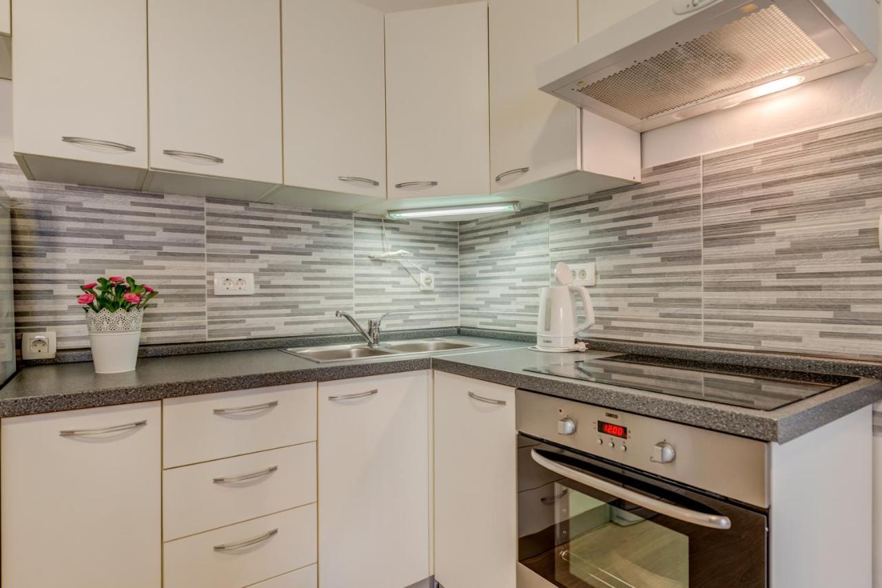 Petite Apartment สปลิท ภายนอก รูปภาพ